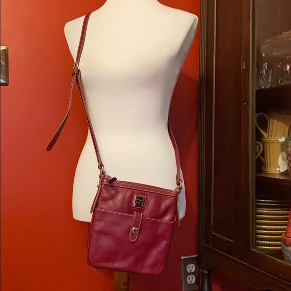 Dooney and Bourke letter carrier - Picture 2 of 12